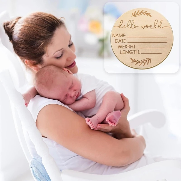 Hello World - Personalisierbare Holzscheibe für Geburtsdetails